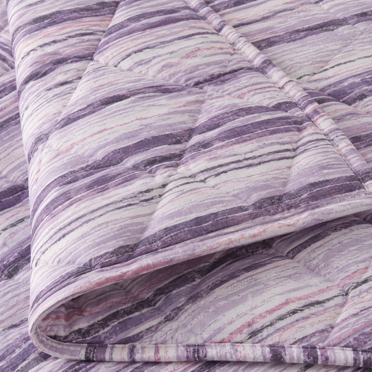 Luxury Bedding Set (4 Pieces) – Comforter, Bedsheet & 2 Pillow Covers