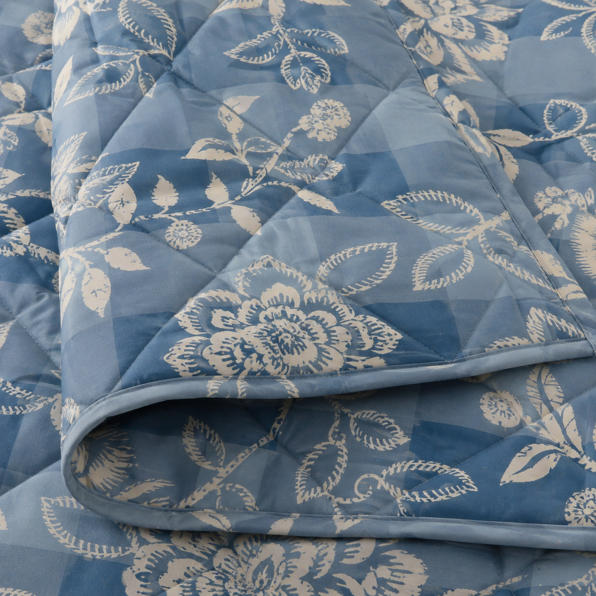 Elegant Designer Comforter Set (4 Pieces) Soft & Stylish Bedding